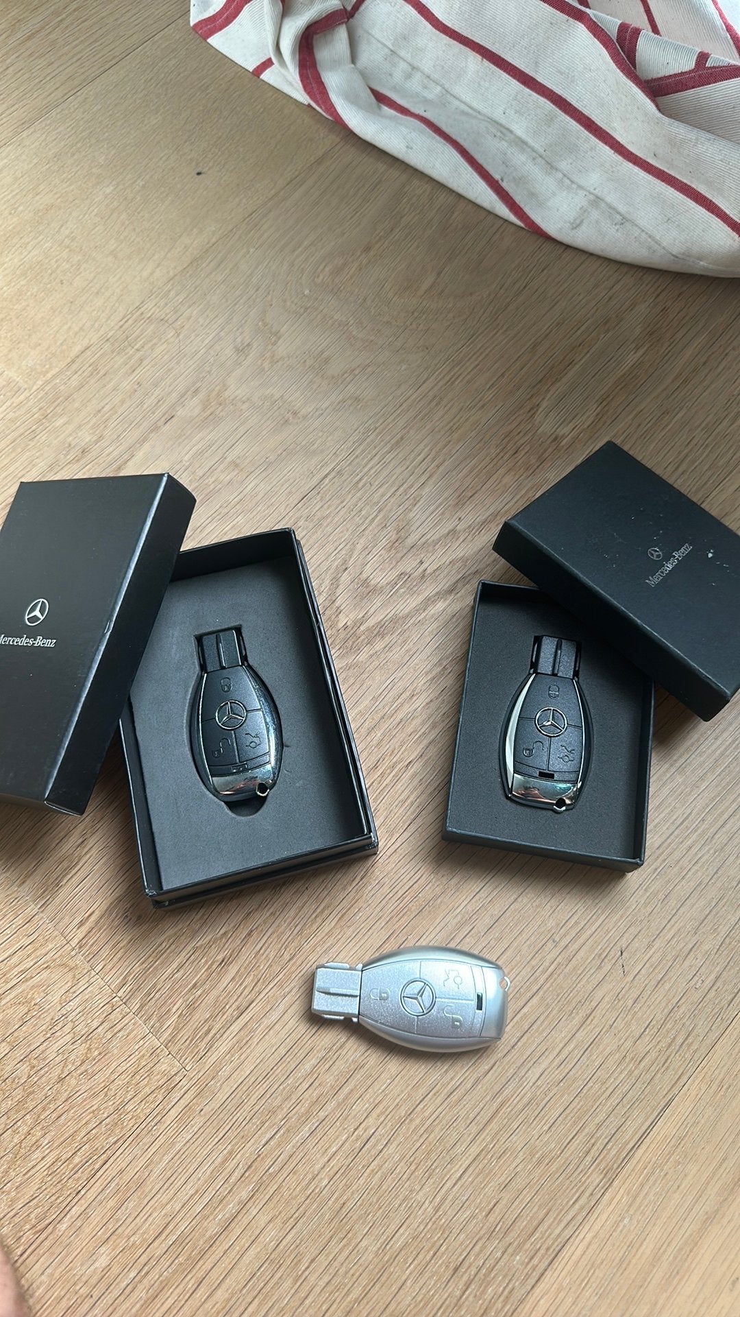 3 Mercedes benz sleutel “usb sleutels”, Computers en Software, USB Sticks, Ophalen, Zo goed als nieuw