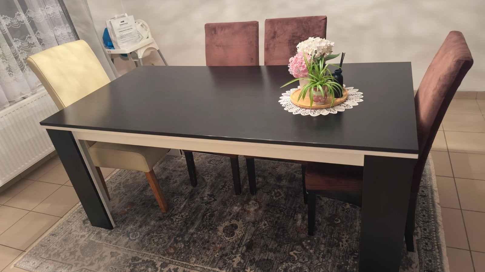 Gratis af te halen: tafel, dressoir, vitrinekast, Enlèvement