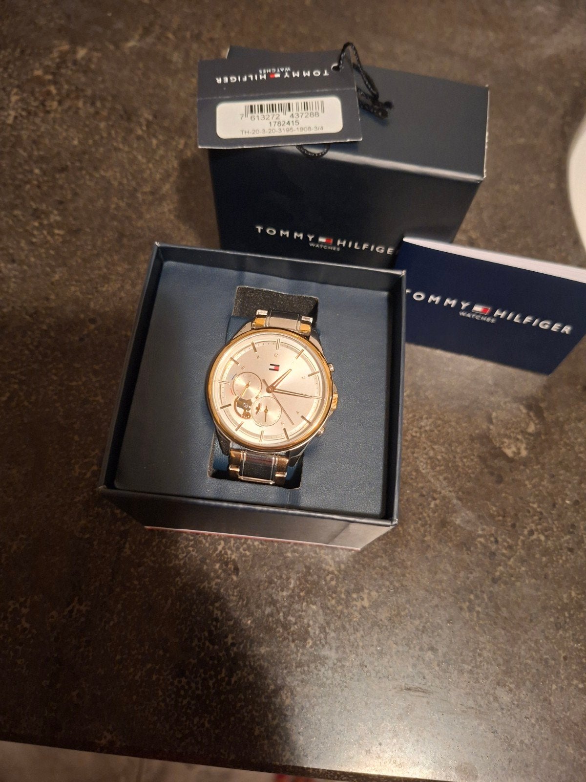 Tommy hilfinger horloge dames, Handtassen en Accessoires, Horloges | Dames, Ophalen