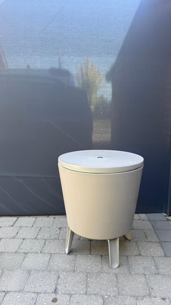 Keter cool bar side table, Tuin en Terras, Ophalen, Zo goed als nieuw