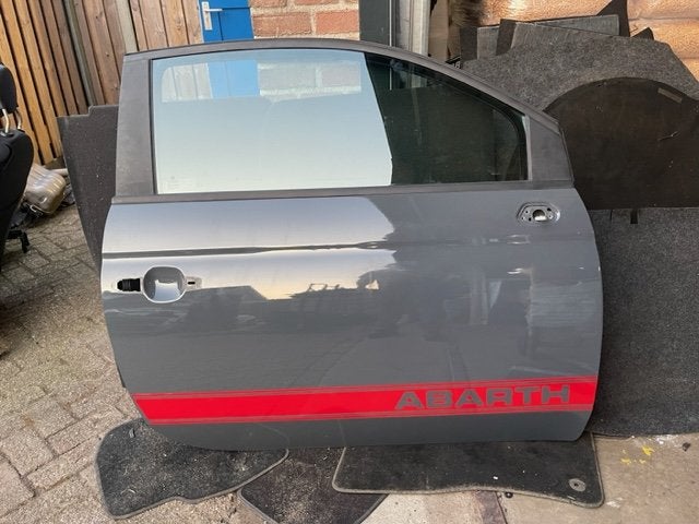 PORTIER RECHTS 735A Grigio Carrara Abarth 500 / 595 / 695, Auto-onderdelen, Taurusavenue 1
2132 LS  Hoofddorp, NL, Webaccessibility@stellantis.com