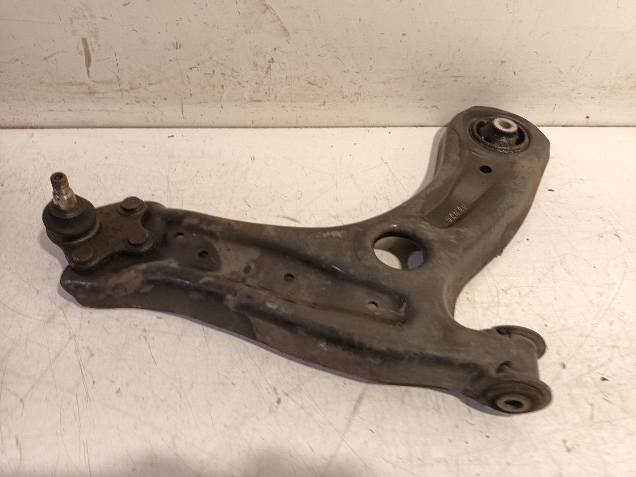 Draagarm rechts voor Skoda Fabia, Onderdelen@venauto.nl, Van der Ven Autorecycling B.V., Ettenseweg 76, 4706 PB Roosendaal, The Netherlands