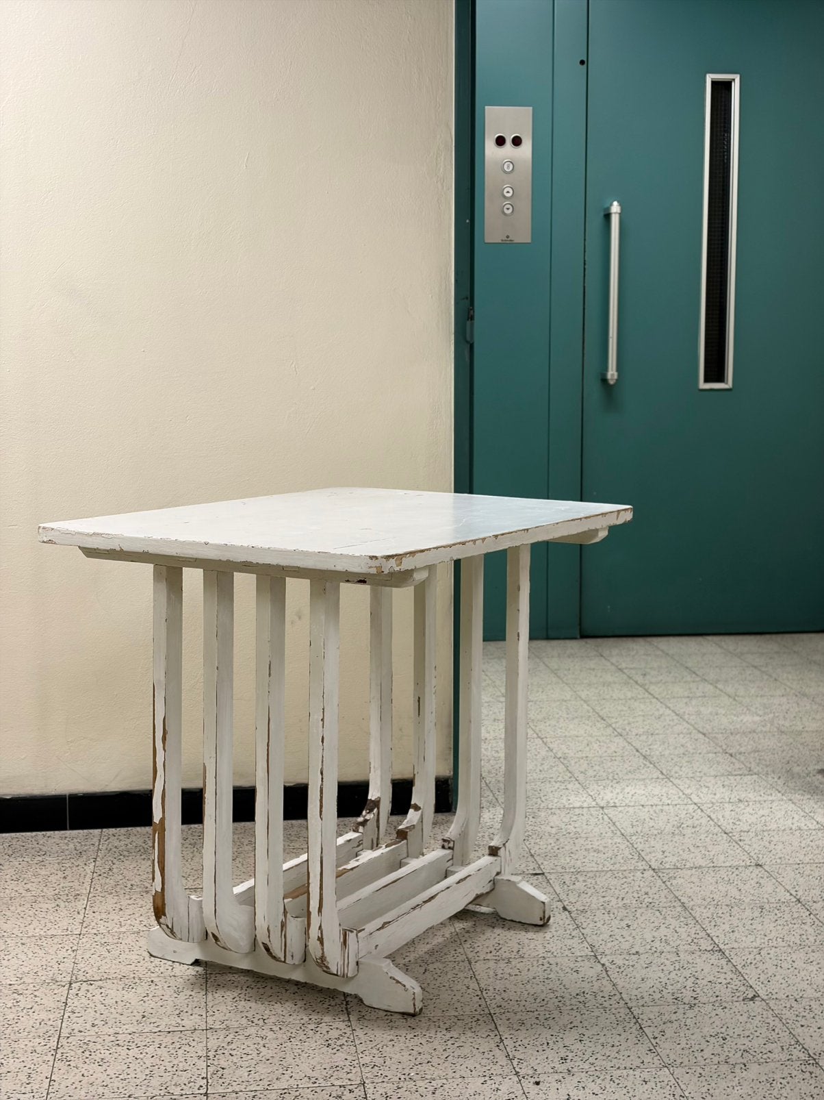 Art deco tafel, Ophalen