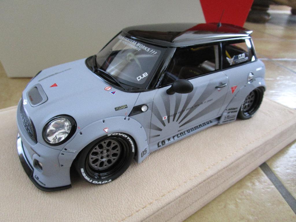 liberty walk 1:18 mini cooper s lb performance, Enlèvement ou Envoi, Comme neuf, Voiture, Autres marques