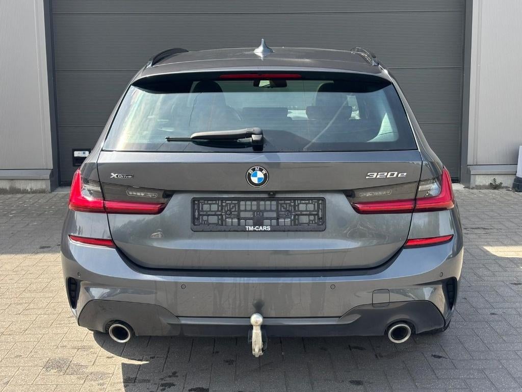 BMW 320E break Xdrive pano dak, Auto's, BMW, Automaat, 1995 cc, 4 cilinders, Bi-Xenon koplampen
