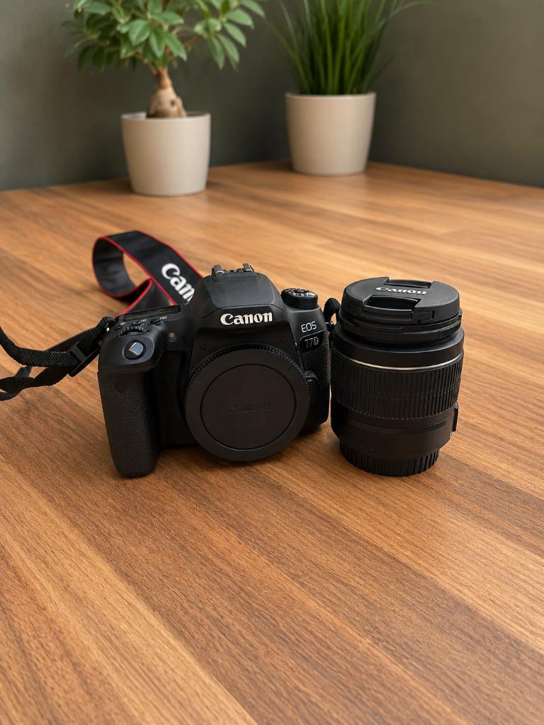 Canon EOS 77D + EF-S 18-55mm IS STM Lens, Audio, Tv en Foto, Fotocamera's Digitaal, Ophalen, Spiegelreflex, Canon, Zo goed als nieuw
