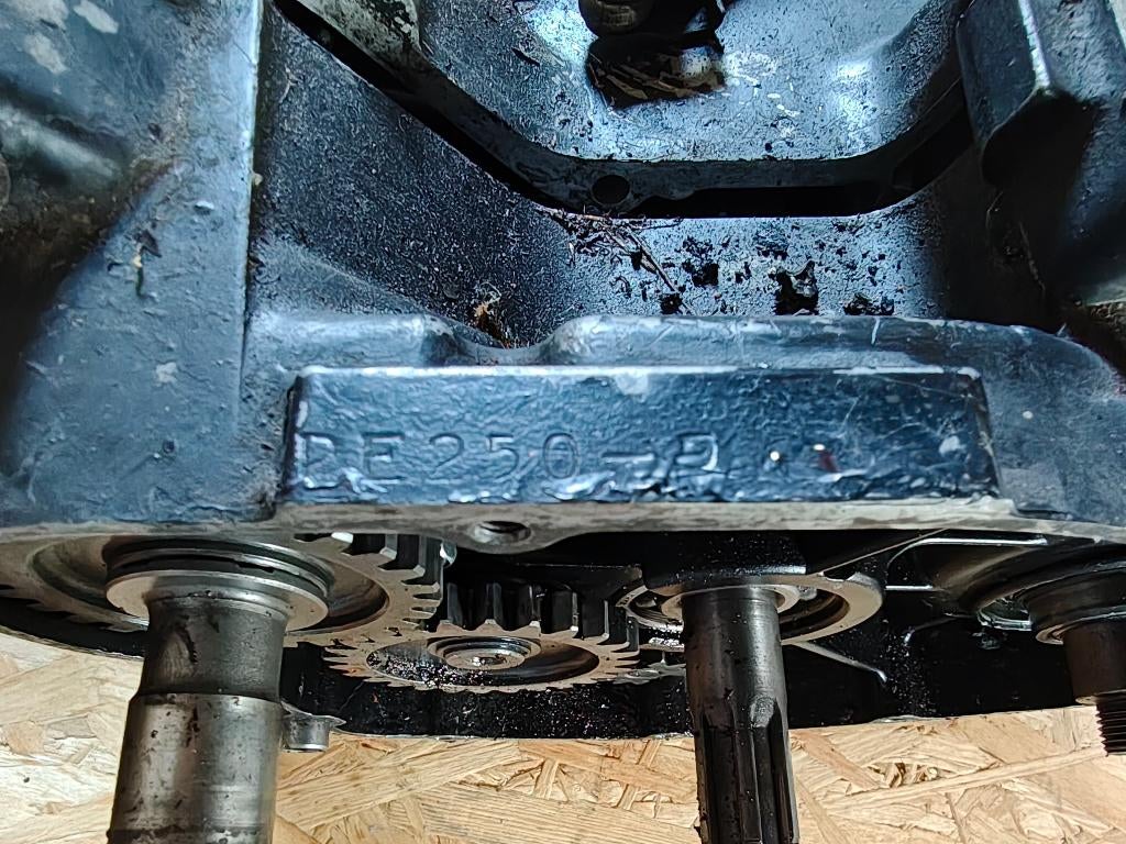 Bas moteur Suzuki pe 250 de 1980, Enlèvement
