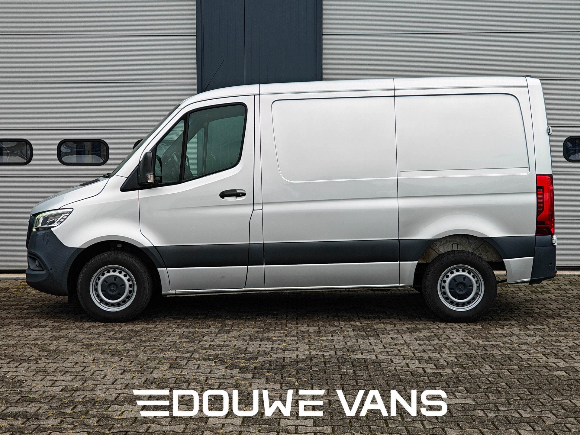 Mercedes-Benz Sprinter 314 H1 Automaat Distronic LED MBUX Na, Auto's, Dealer onderhouden, Stof, Gebruikt, 4 cilinders