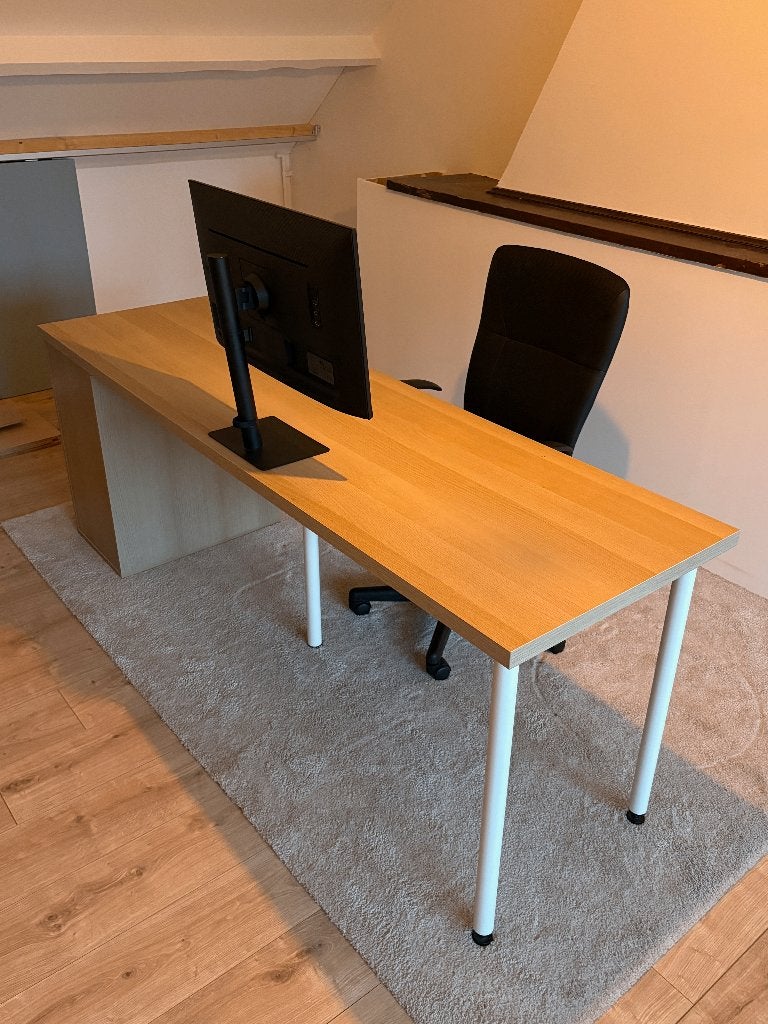 Bureau + bureaustoel, Ophalen, In hoogte verstelbaar, Spaanplaat of MDF, Zo goed als nieuw
