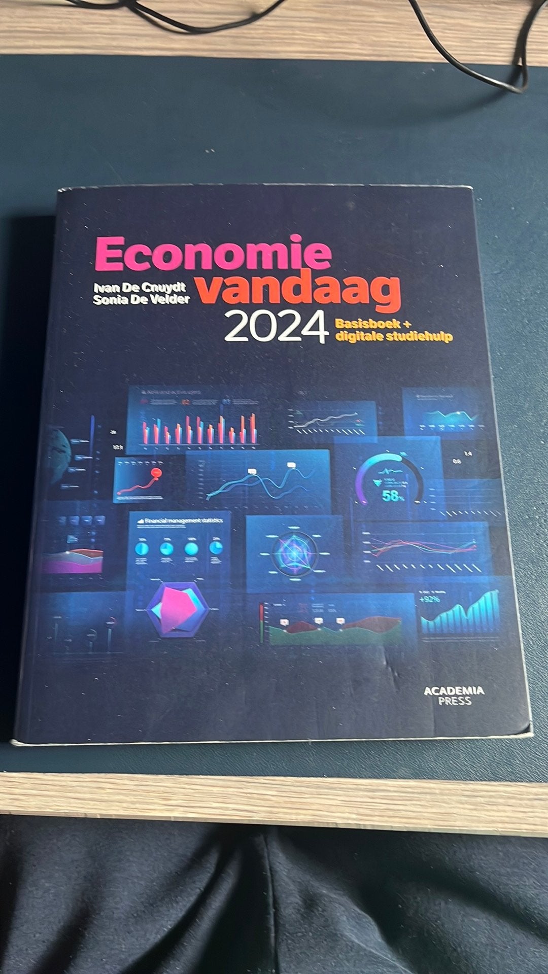 Ivan De Cnuydt - Economie Vandaag 2024, Boeken, Ophalen of Verzenden, Ivan De Cnuydt; Sonia De Velder