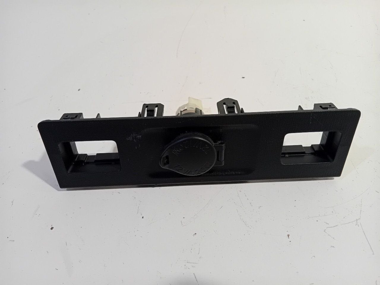 Aansluiting voor 12 volt Toyota Prius, Auto-onderdelen, Onderdelen@venauto.nl, Van der Ven Autorecycling B.V., Gebruikt, Ettenseweg 76, 4706 PB Roosendaal, The Netherlands