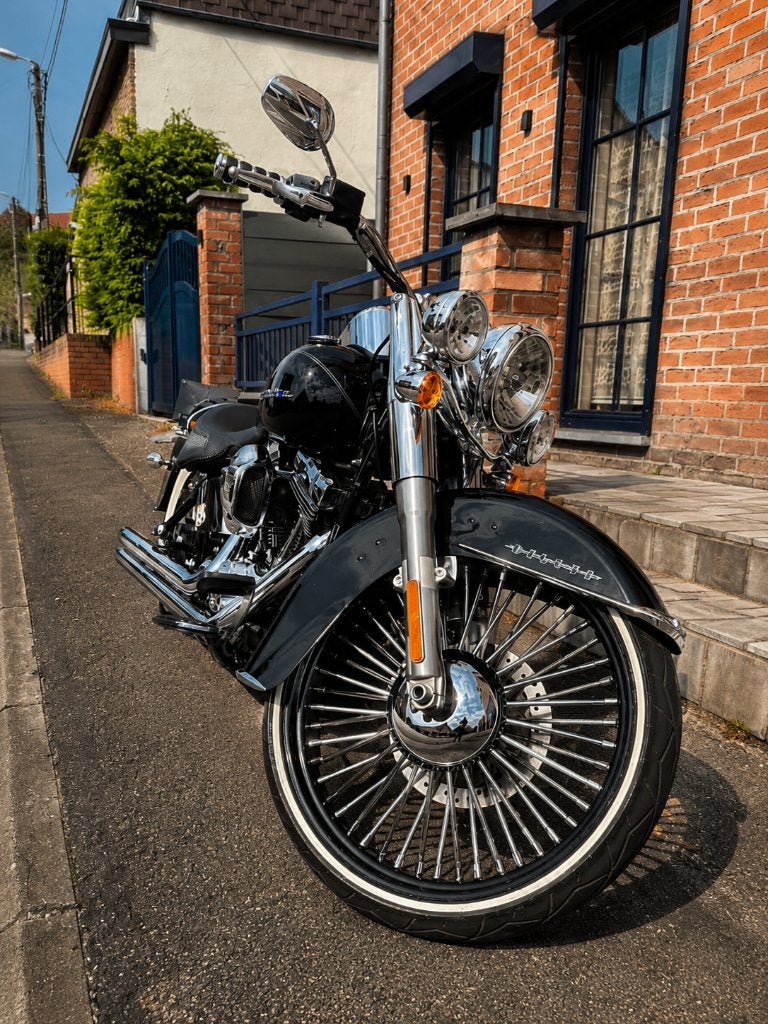 Harley-Davidson softail luxe 6000 km. Showfiets 2017!, Motoren, 2 cilinders, 1690 cc, Occasion, Chopper