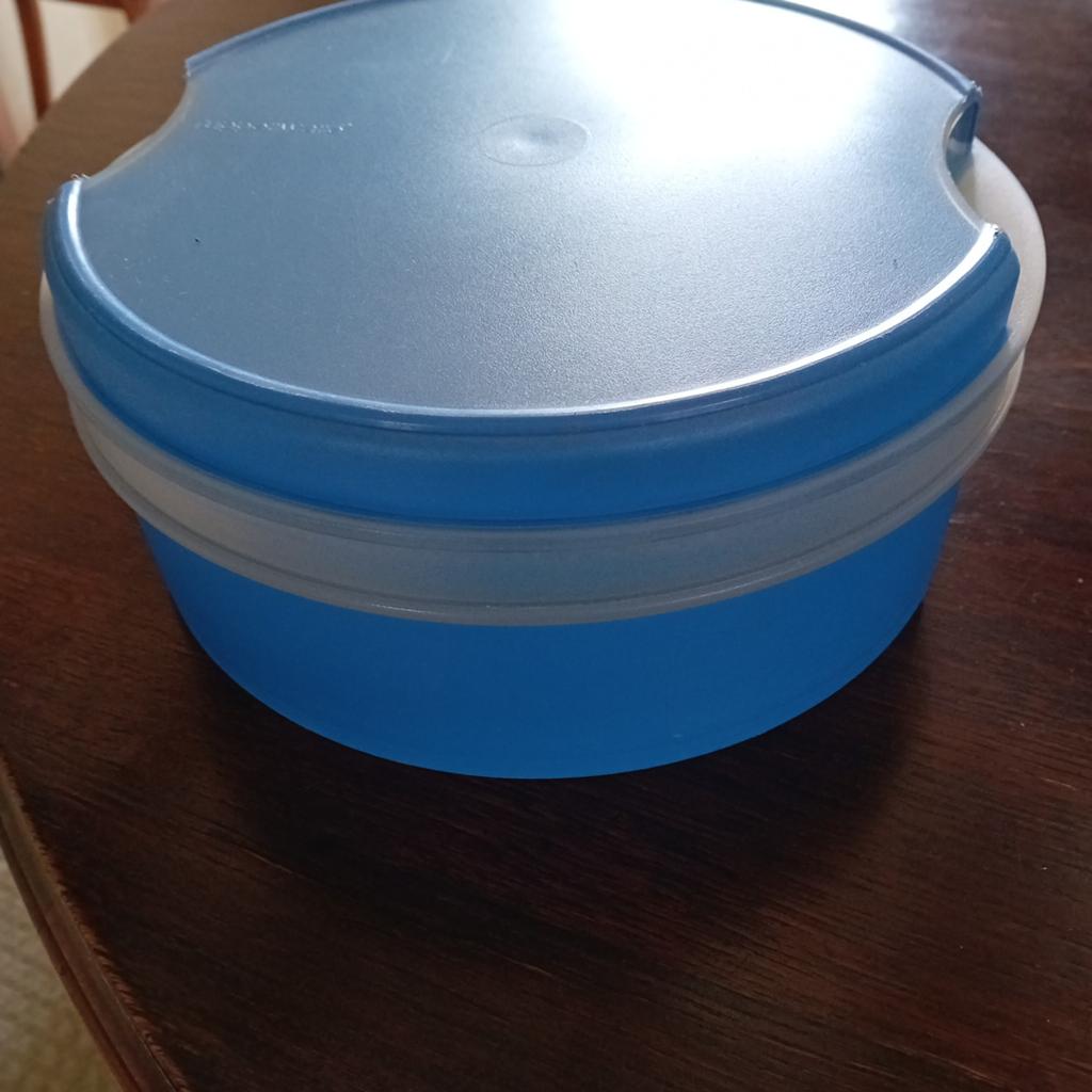 Boîte à biscuits Tupperware bleue, Maison & Meubles, Cuisine| Tupperware, Enlèvement, Bleu