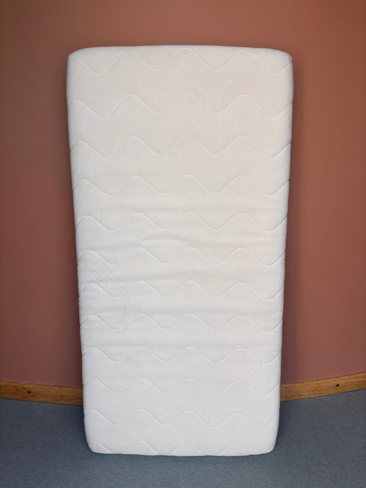 Aerosleep matras met matrasbeschermer en 2 hoeslakens, Kinderen en Baby's, Kinderkamer | Beddengoed, Ophalen, Zo goed als nieuw