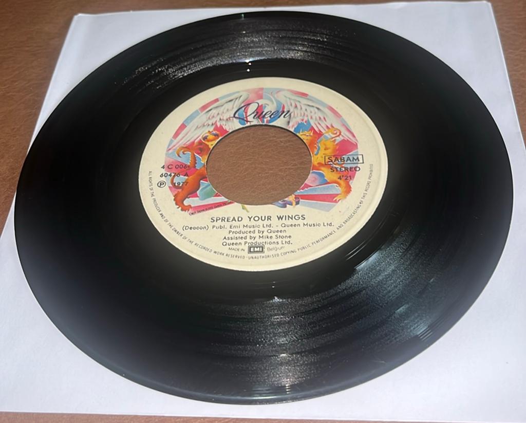 Queen ‎– Spread Your Wings - 7” vinyl single - BE persing, Ophalen of Verzenden, Gebruikt, Single