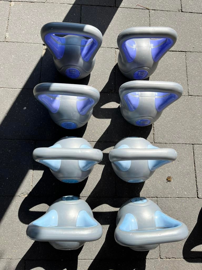 Kettlebells kunststof 2-4 of 6 kg, Ophalen, Gebruikt