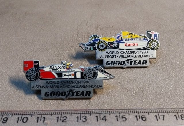 F1 Goodyear pins – Senna 1988 & Prost 1993 – Vintage, Verzamelen, Ophalen of Verzenden, Gebruikt, Overige typen