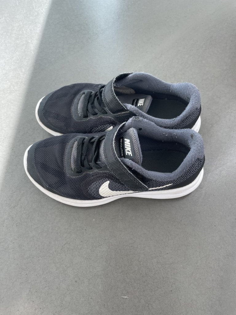 Baskets noires NIKE, taille 31, NIKE, Garçon ou Fille, Enlèvement ou Envoi, Comme neuf