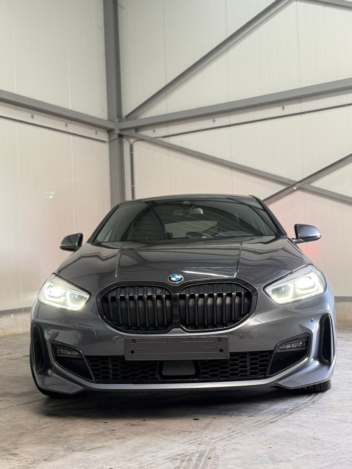 BMW 1serie M-Sport | Automaat | 2021 | (Overname mogelijk), Autos, BMW, Argent ou Gris, Entreprise, Noir, 5 portes