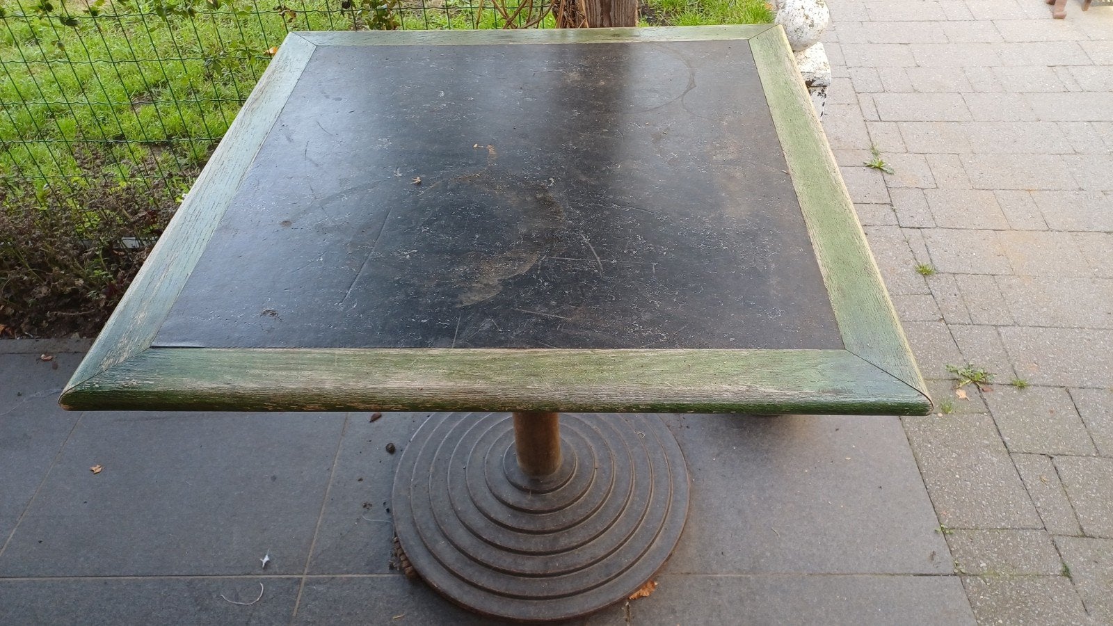 table à cartes, Enlèvement