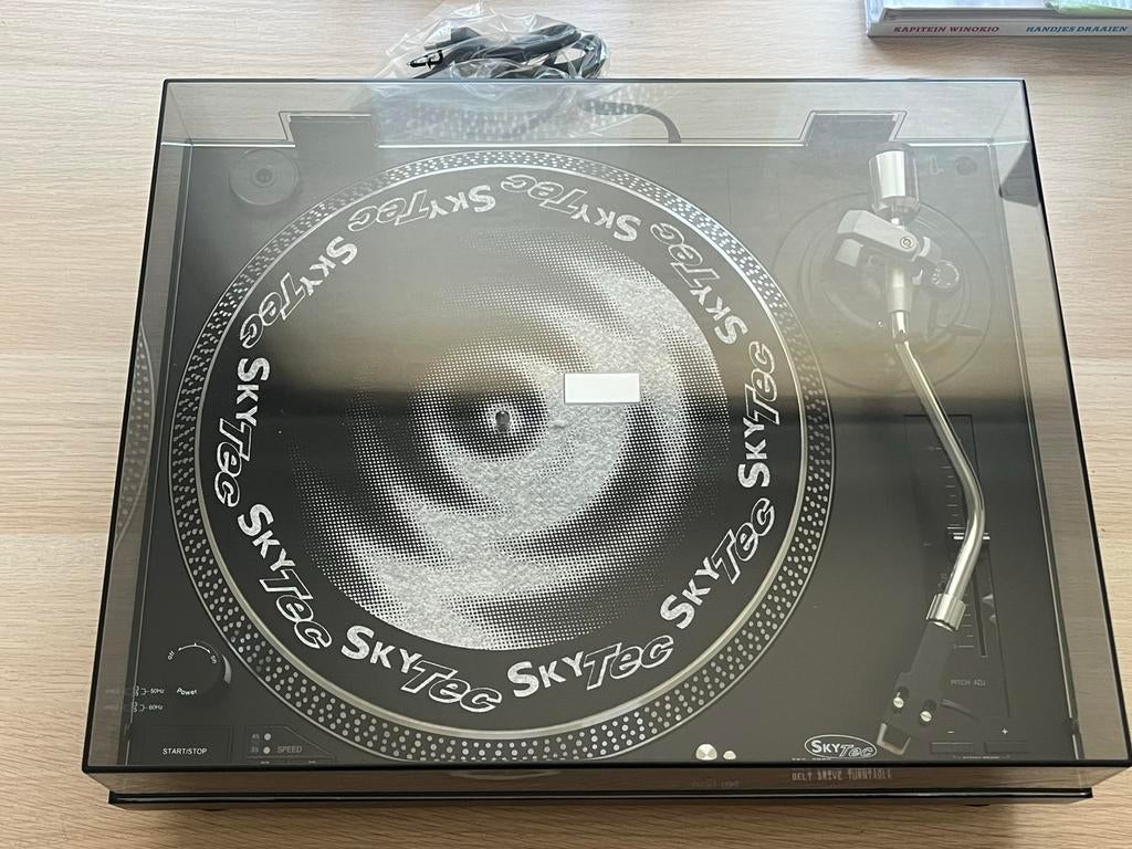 Tourne-disque SKYTEC 3020 — neuf dans sa boîte, Enlèvement, Comme neuf, Tourne-disque