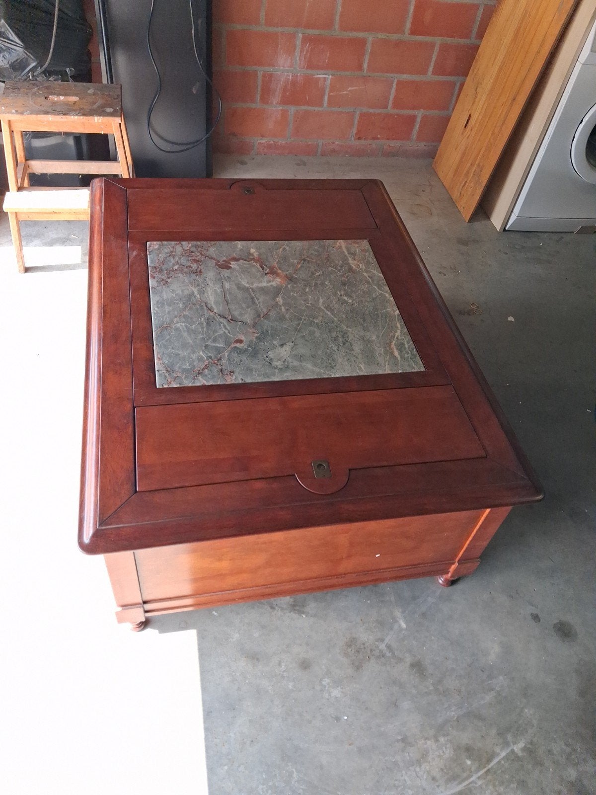 Zware salontafel met marmeren blad, Ophalen, Gebruikt