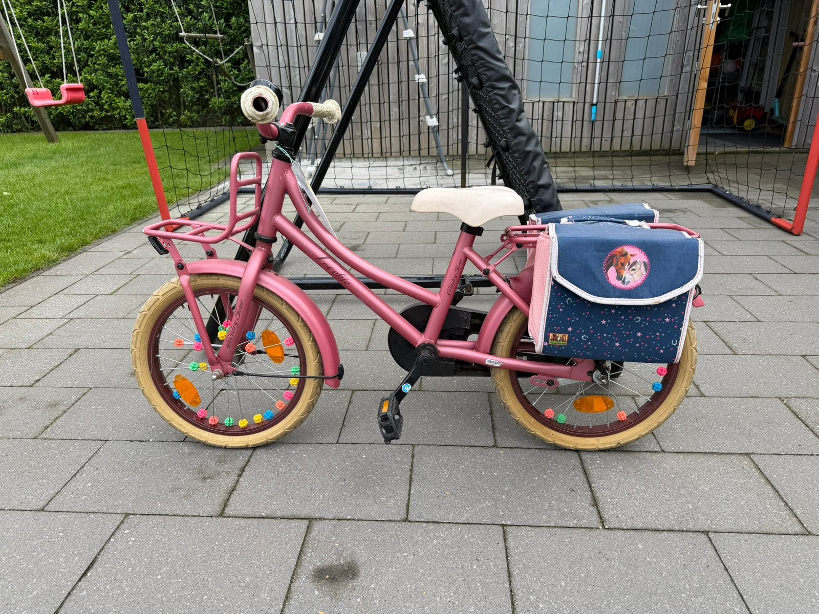 Mooie meisjesfiets inclusief fietsenzakken en versiering, Fietsen en Brommers, Fietsen | Meisjes, Ophalen, Gebruikt, Terugtraprem