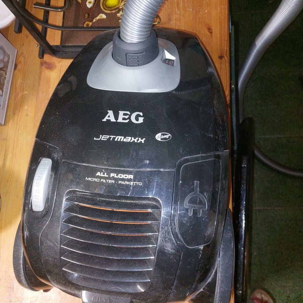 Stofzuiger AEG jetmaxx met zak, Ophalen