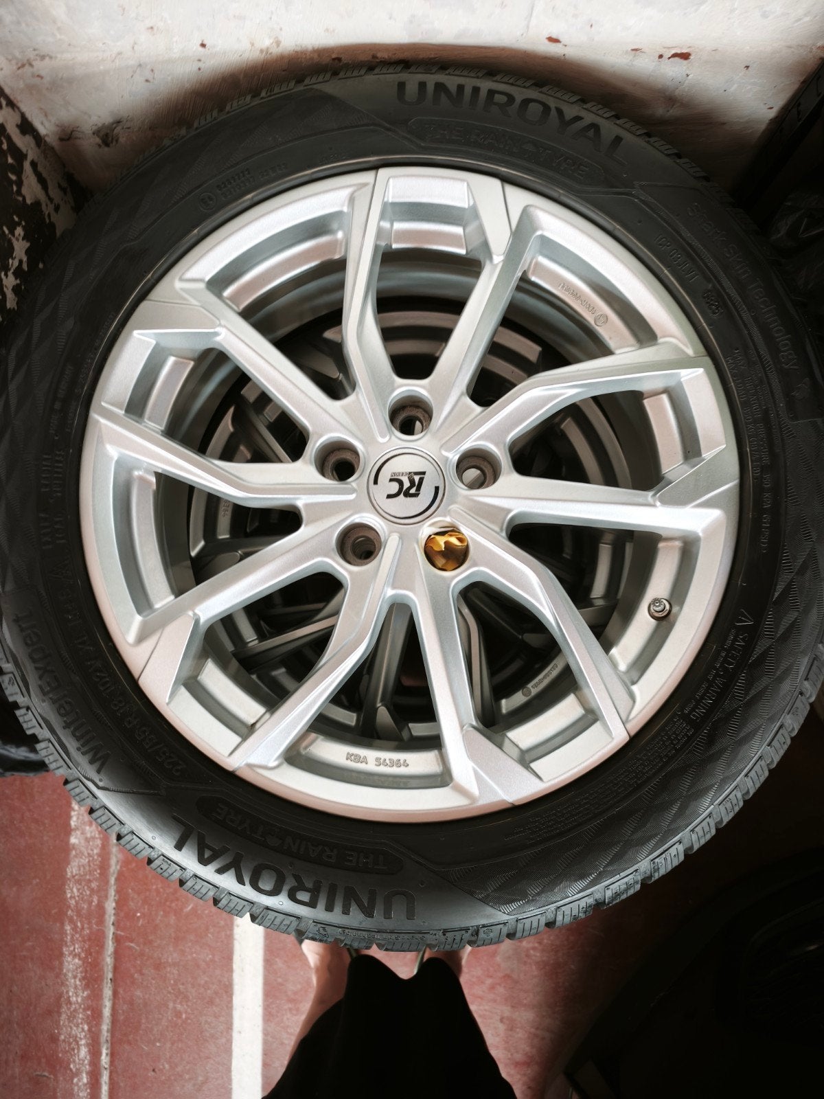 Te koop: Originele Toyota C-HR 18" winterwielenset met TPMS, Auto-onderdelen, Ophalen, 18 inch, Winterbanden, Band(en)