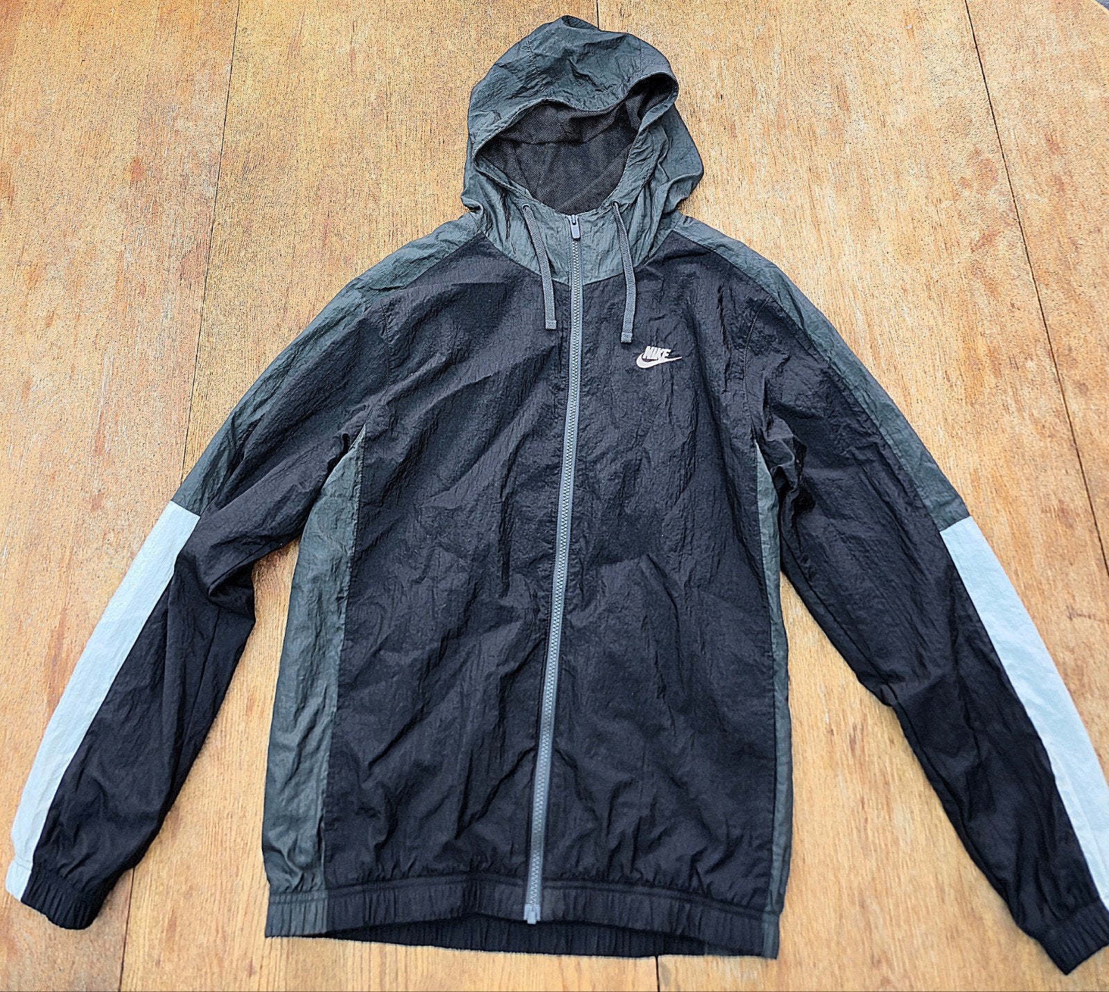 Nike Zwart grijze windbreaker / regenjas, Kleding | Heren, Jassen | Zomer, Zwart, Nike, Ophalen of Verzenden, Zo goed als nieuw