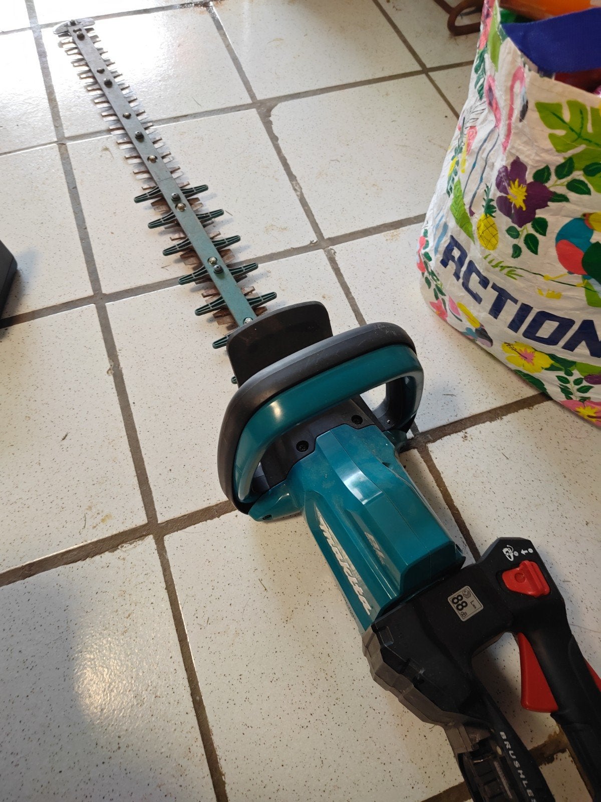 Makita duh752 avec double chargeur, Enlèvement, Batterie