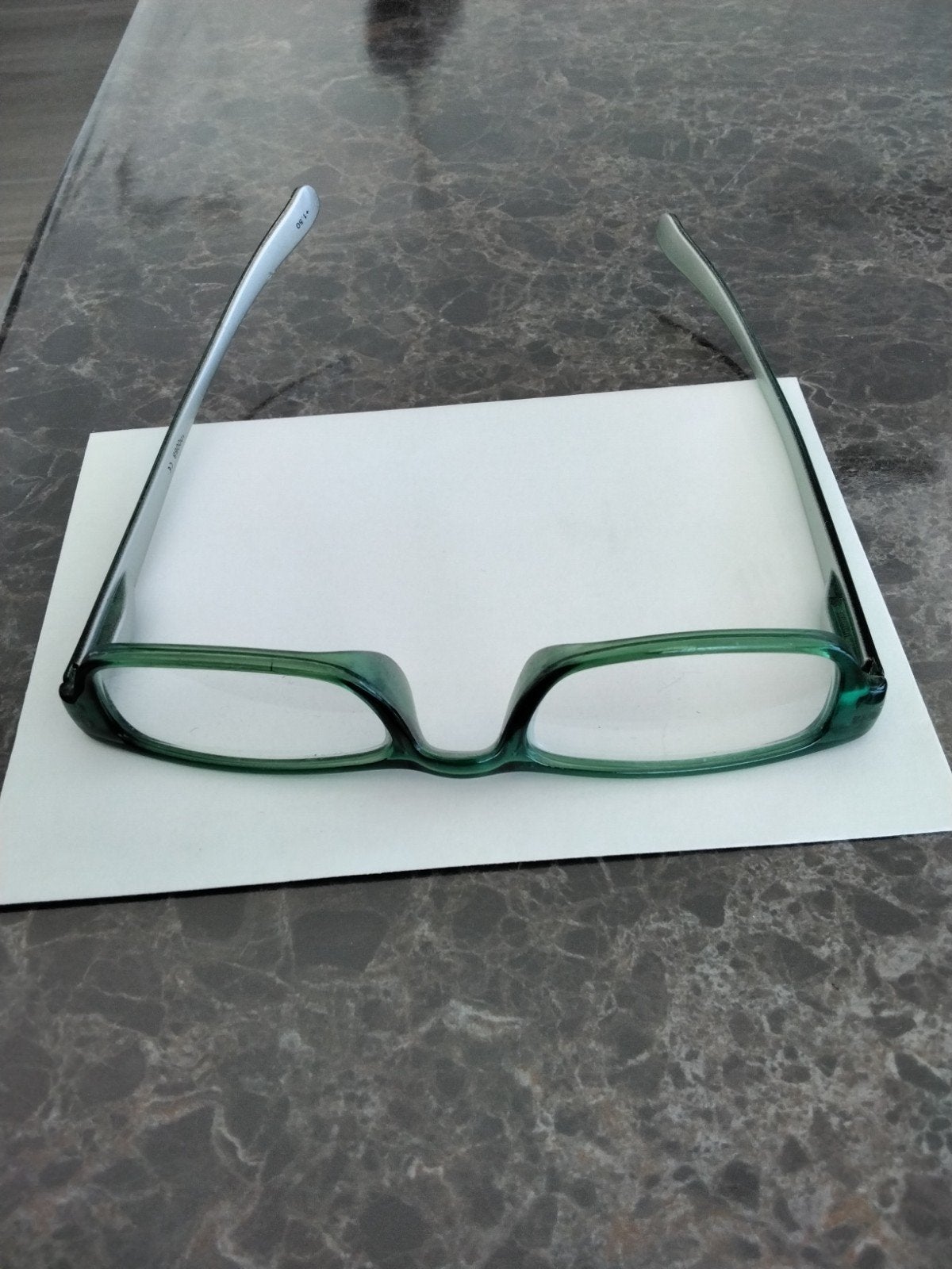 lunettes de lecture unisexes +1,5 en bon état, couleur vert, Enlèvement, Vert, Lunettes de lecture