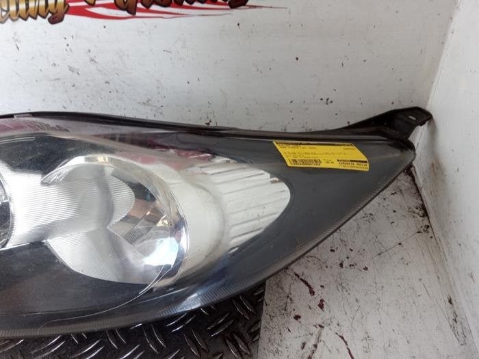 Phare gauche d'un Ford Fiesta, -, -, 3 mois de garantie, -