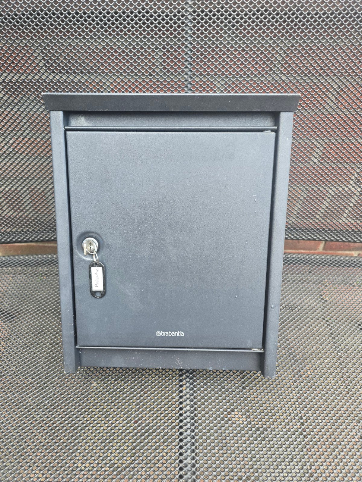 Antracietkleurige Brievenbus met Sleutel - Goede Staat, Tuin en Terras, Ophalen of Verzenden, Gebruikt, IJzer, Wandbrievenbus