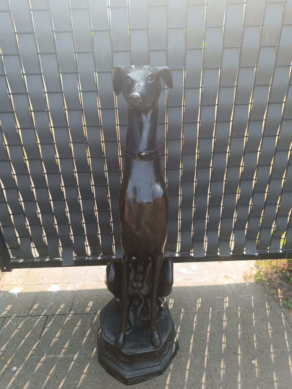 Statue en bronze d'un lévrier, Enlèvement