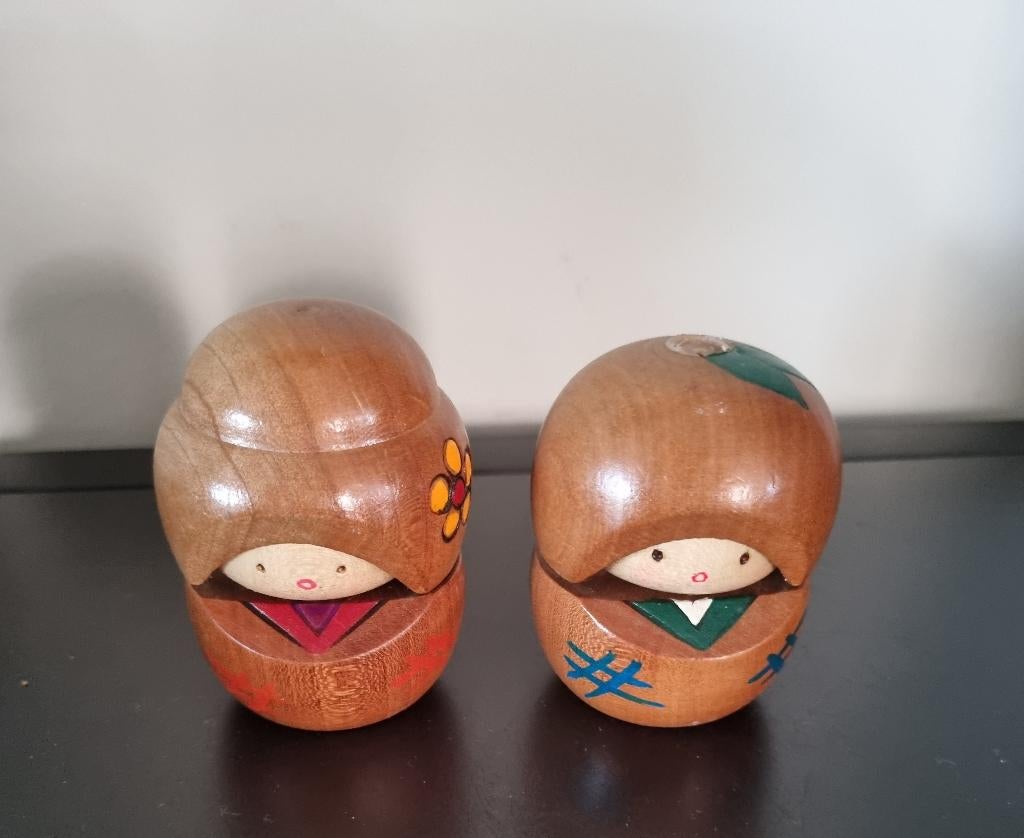 Leuk kokeshi paar van Takeda Masashi (1930-2015), Verzenden