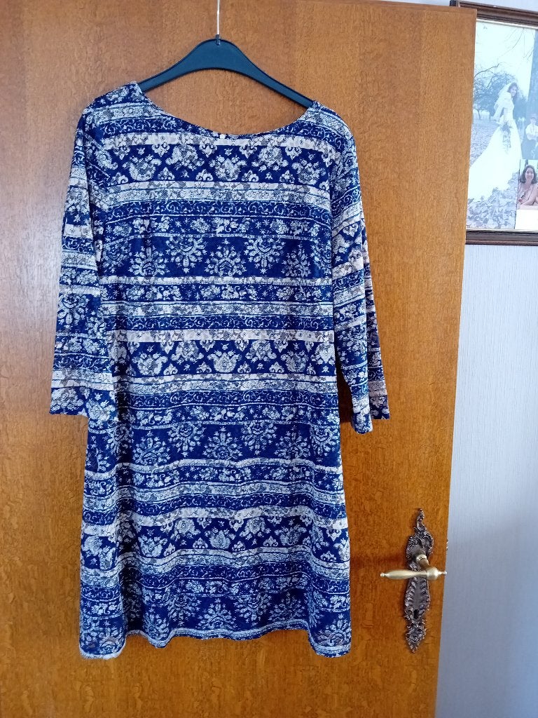 Kleding, Kleding | Dames, Jurken, Meerkleurig, Ophalen of Verzenden, Zo goed als nieuw, Maat 42/44 (L)