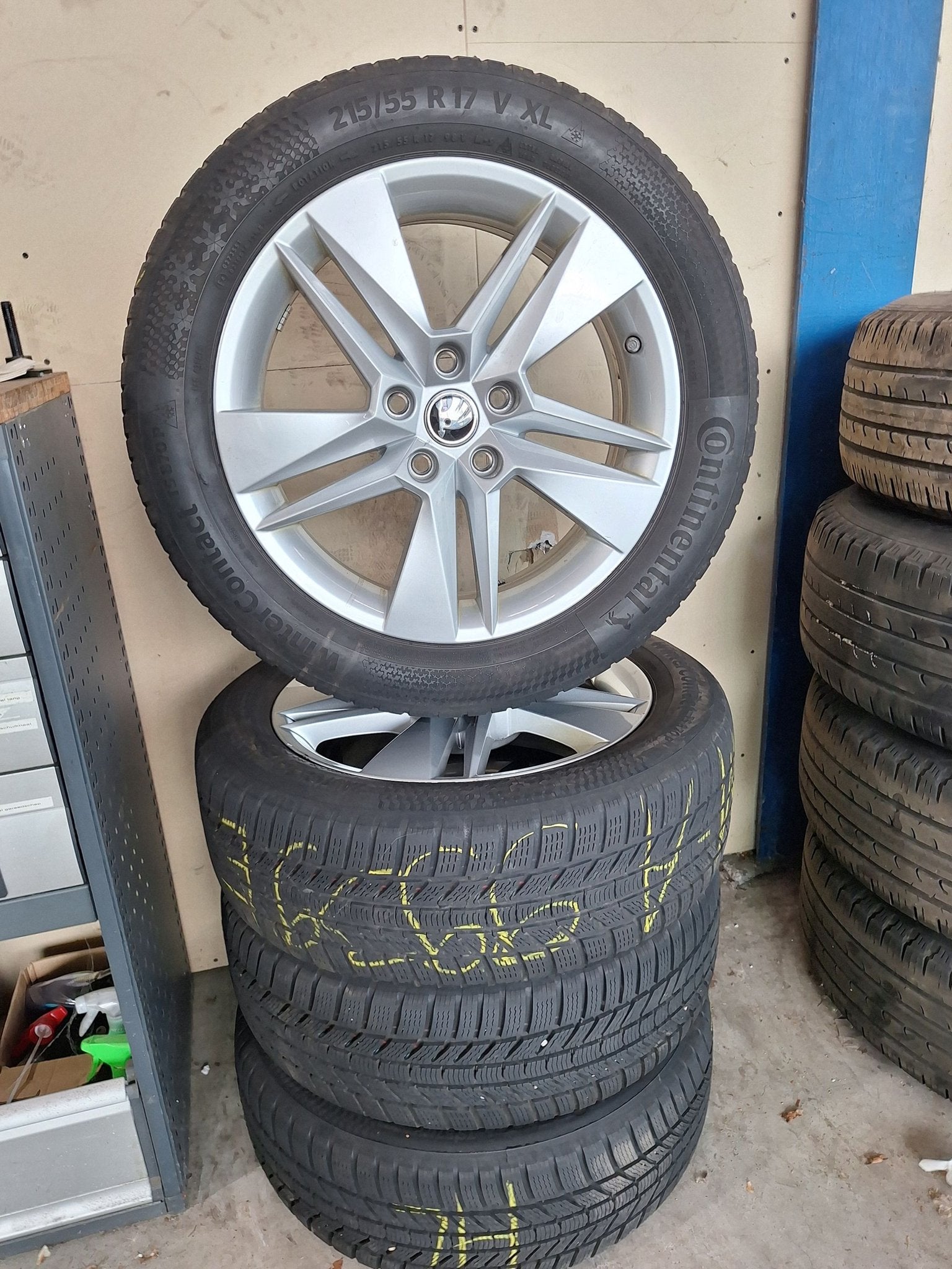 Skoda Superb Winterset 17 Inch Origineel, Auto-onderdelen, Ophalen, -, -, Banden en Velgen