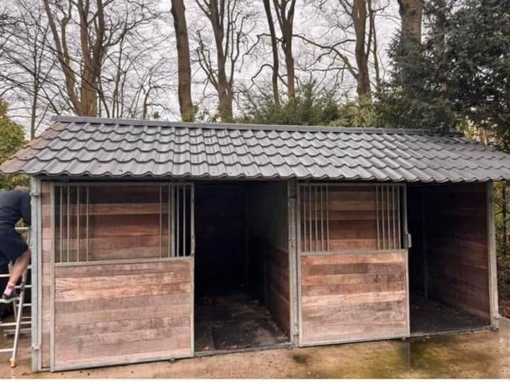 Buitenstal met 2 boxen | 3 x 3 meter | Goede staat, Animaux & Accessoires, Box & Pâturages, Élevage, Mise à l'étable, Pâturage