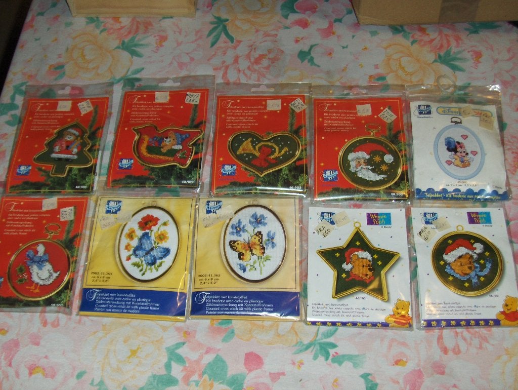 Kit complet aux points comptés avec cadre . Lot de 10 ., Hobby & Loisirs créatifs, Broderie & Machines à broder, Enlèvement ou Envoi