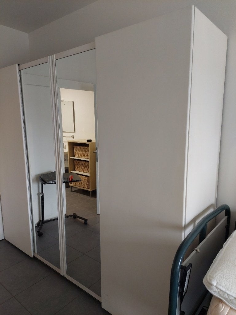 grande armoire blanche avec portes coulissantes et miroirs, Maison & Meubles, 200 cm ou plus, Enlèvement, Utilisé, Modern