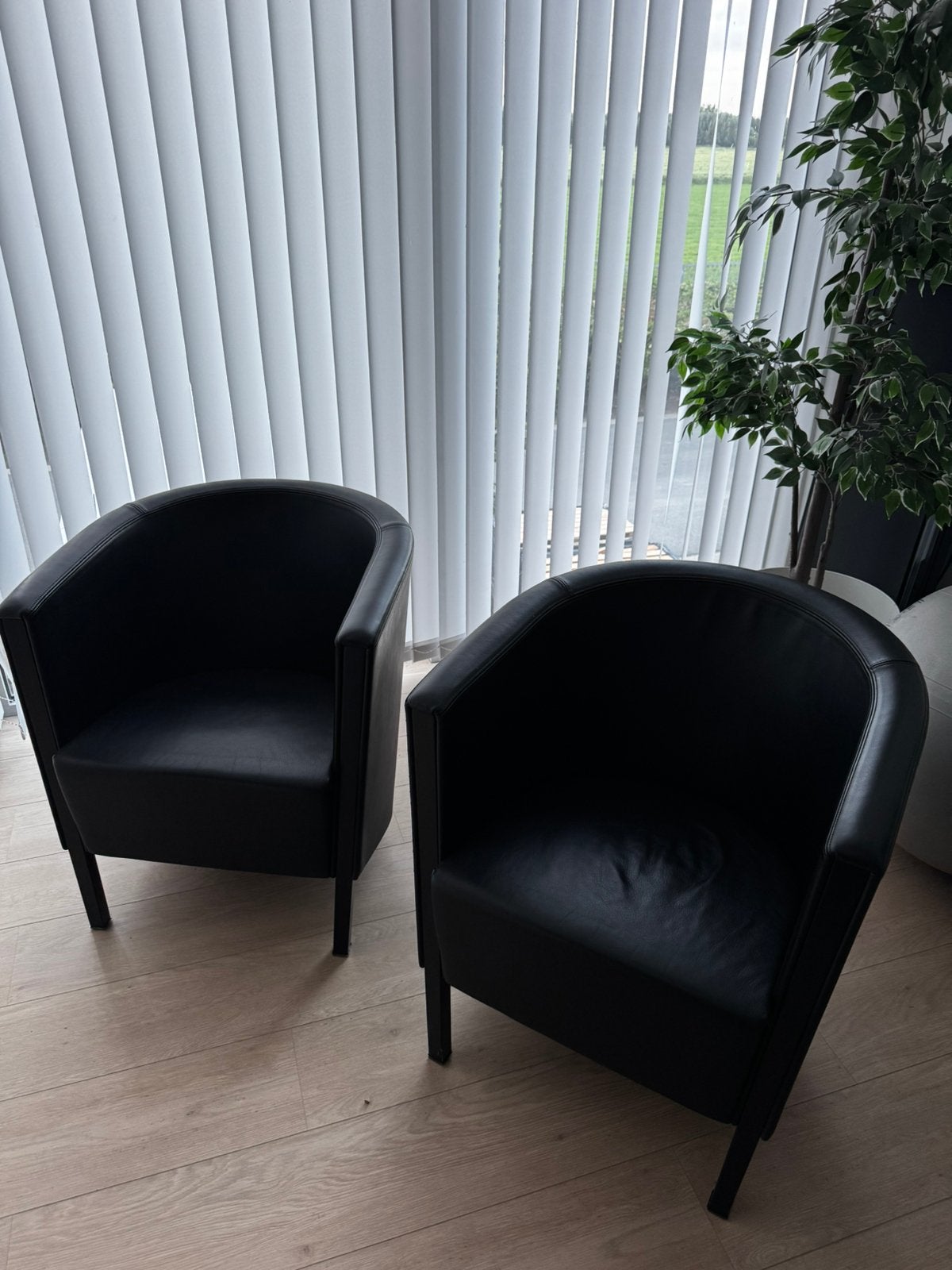 2 semi lederen zeteltjes, Huis en Inrichting, Fauteuils, Ophalen, Zo goed als nieuw