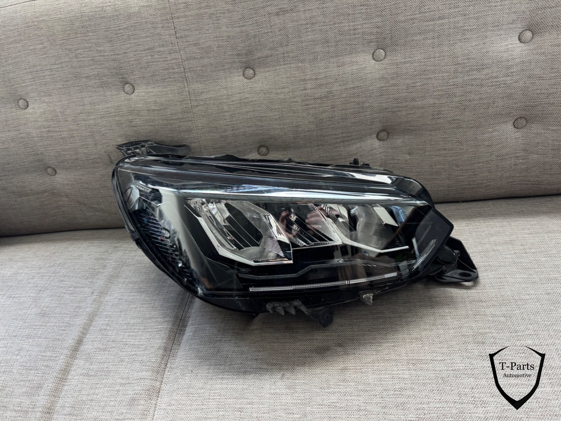peugeot 208 koplamp lamp rechts 9833036180, Taurusavenue 1
2132 LS  Hoofddorp, NL, Gebruikt, Contact.group@renault.com, Stellantis N.V.