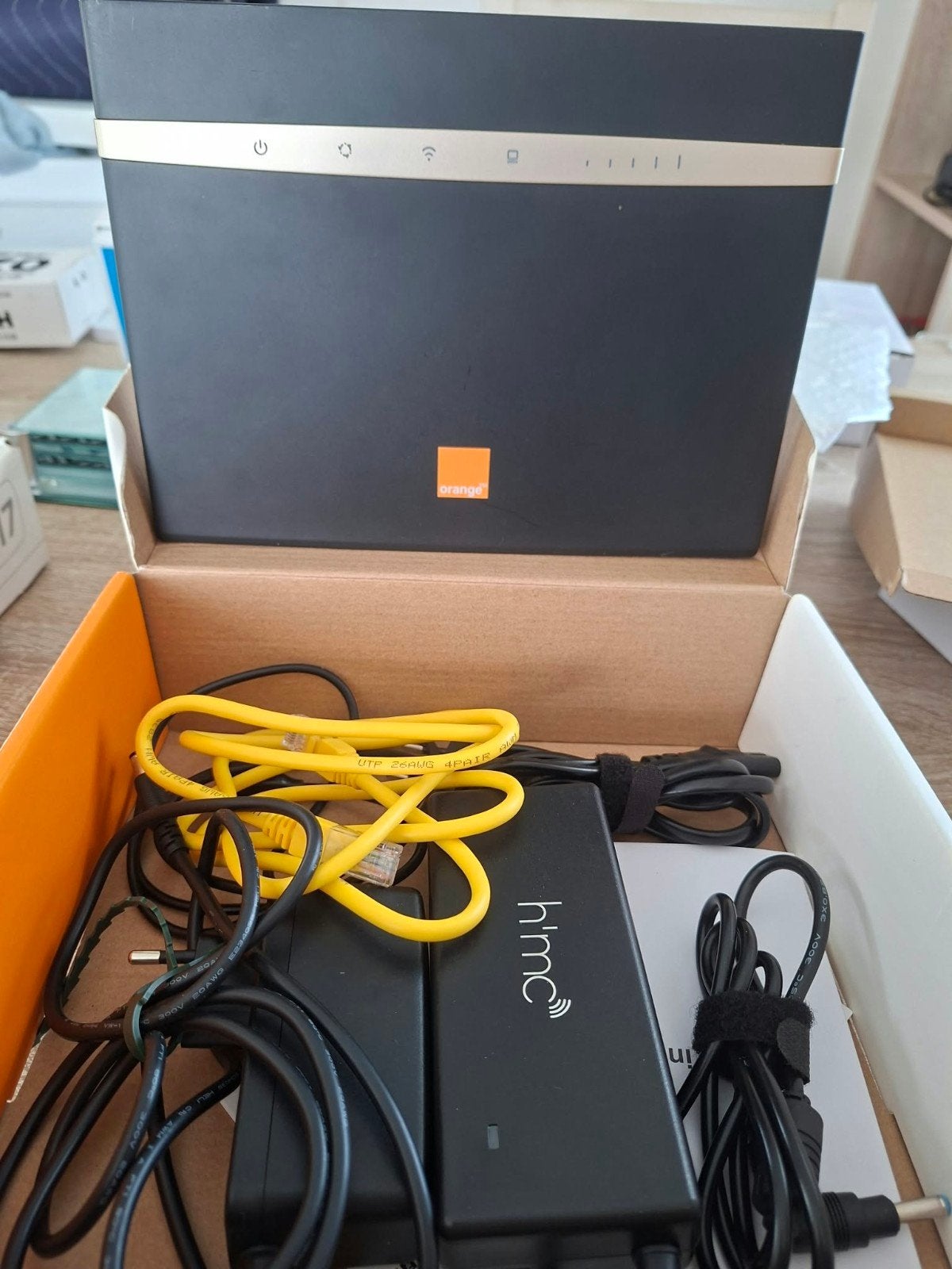 een schotel met box, TV, Hi-fi & Vidéo, Enlèvement, Comme neuf, Accessoires d'antenne (parabolique), Autres marques