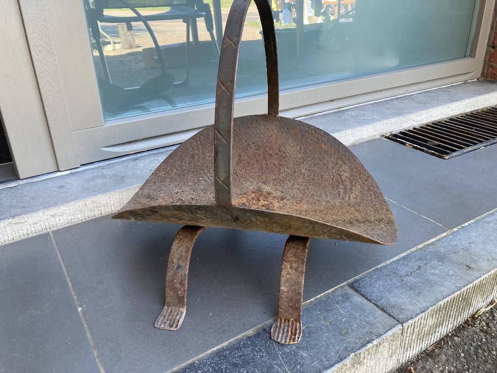 brocante oude gietijzeren houtmand voor 25 euro, Ophalen of Verzenden