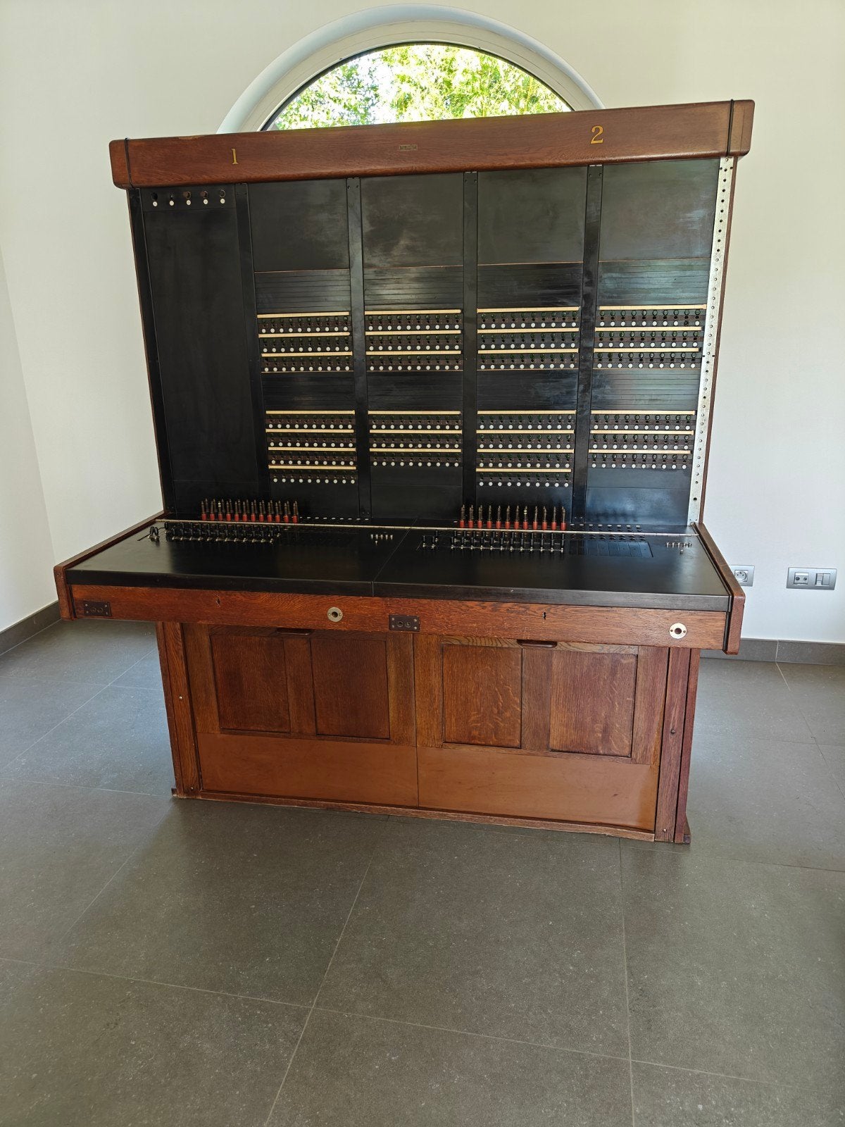 Antieke telefooncentrale Bell Telephone, Telecommunicatie, Ophalen