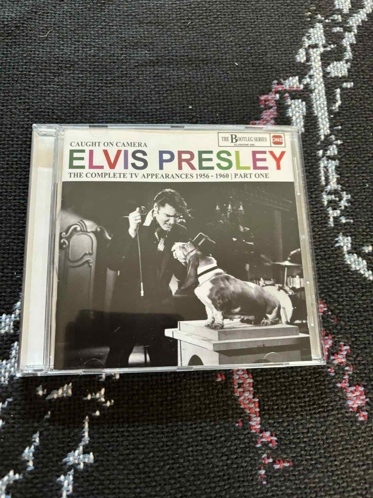 Elvis bootleg cd, Caught on camera, complete tv appearances, Enlèvement ou Envoi, Comme neuf, Rock and Roll