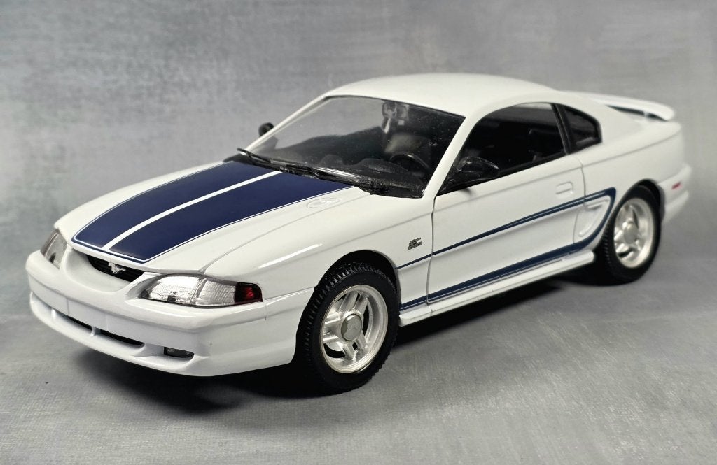 Universal Hobbies 1/18 - Ford Mustang GT Coupé 1994, Hobby & Loisirs créatifs, Voitures miniatures | 1:18, Enlèvement ou Envoi