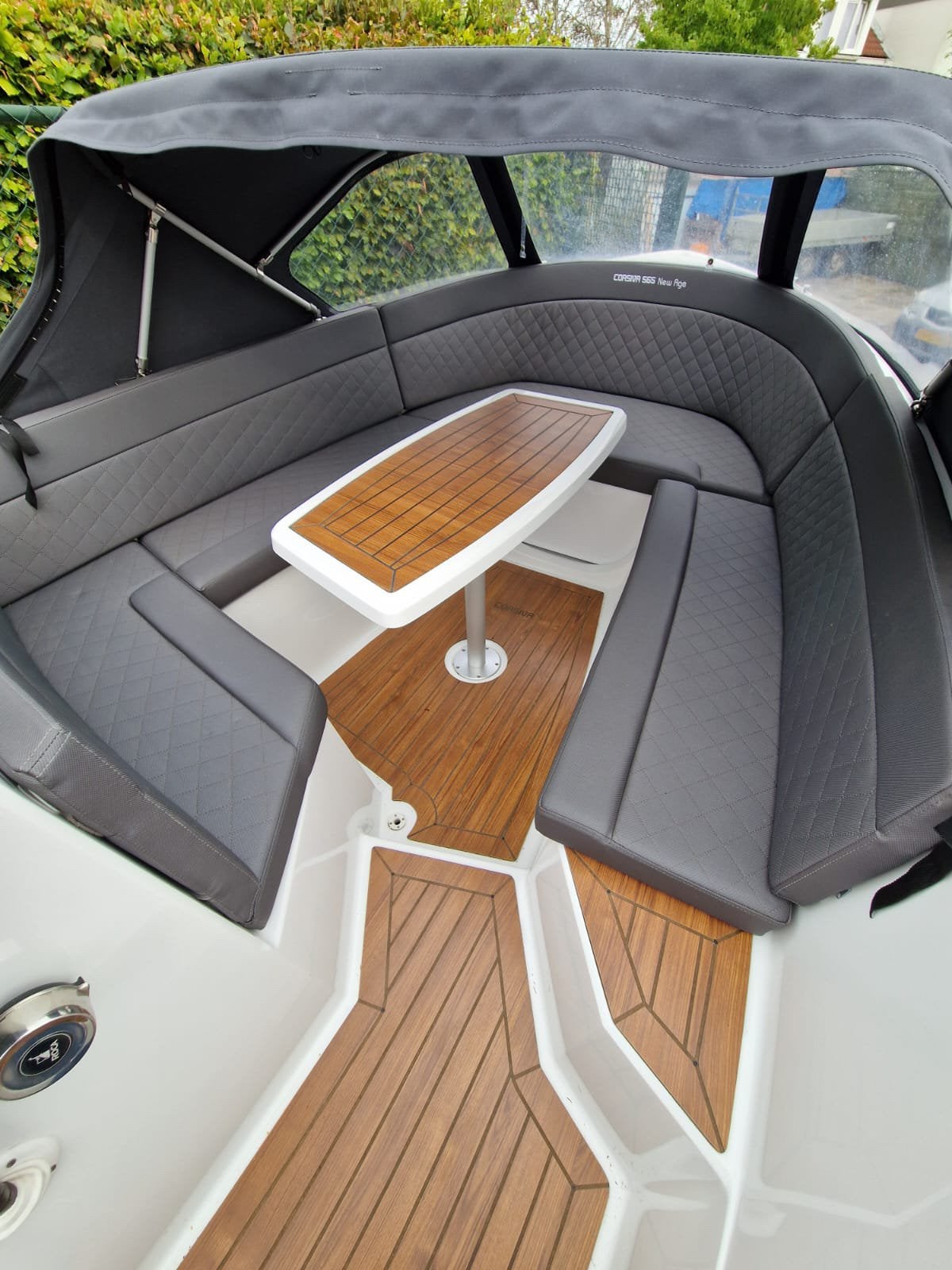 Corsiva 565 New Age met trailer, Watersport en Boten, Sloepen, Ophalen, Zo goed als nieuw, Kussenset, Buitenboordmotor