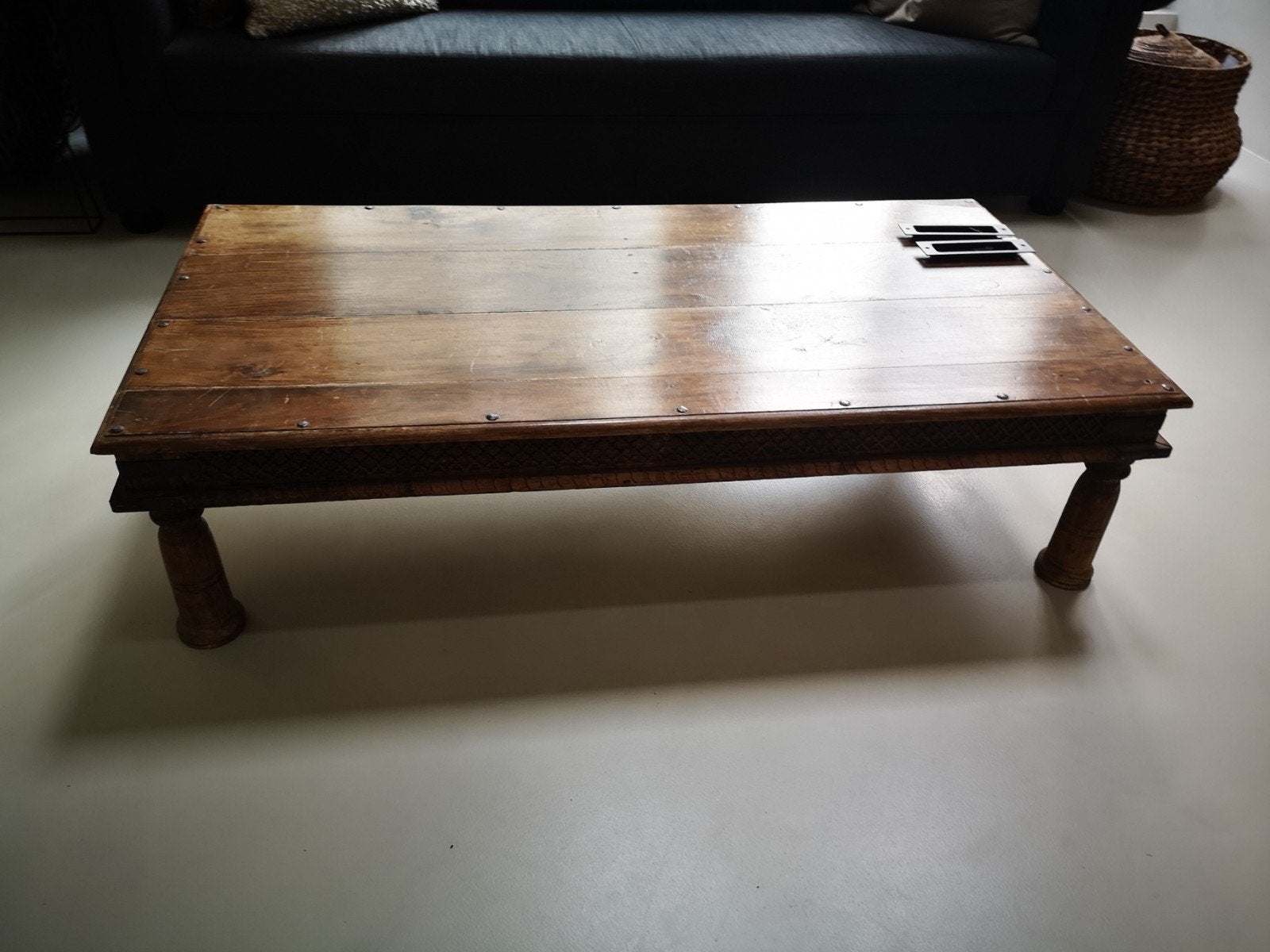 Antieke Oosterse salontafel, Ophalen